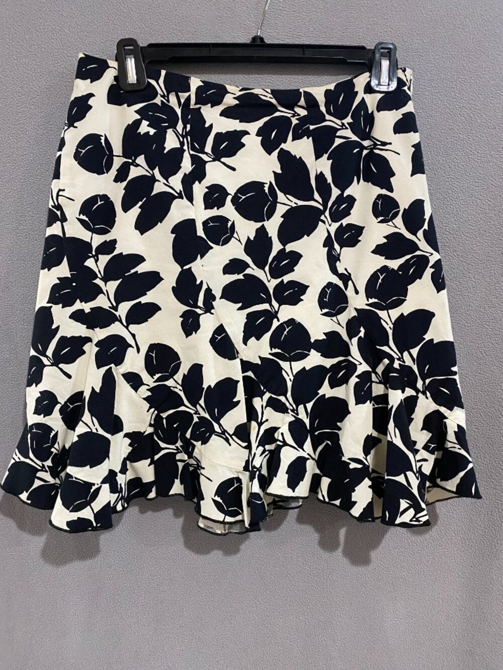 White House Black Market Black White Floral Skirt Size 2 Ruffle Hem A-Line - Picture 1 of 5